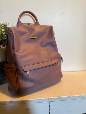 Cluci Mauve Pink Backpack with Gold Accents NWOT